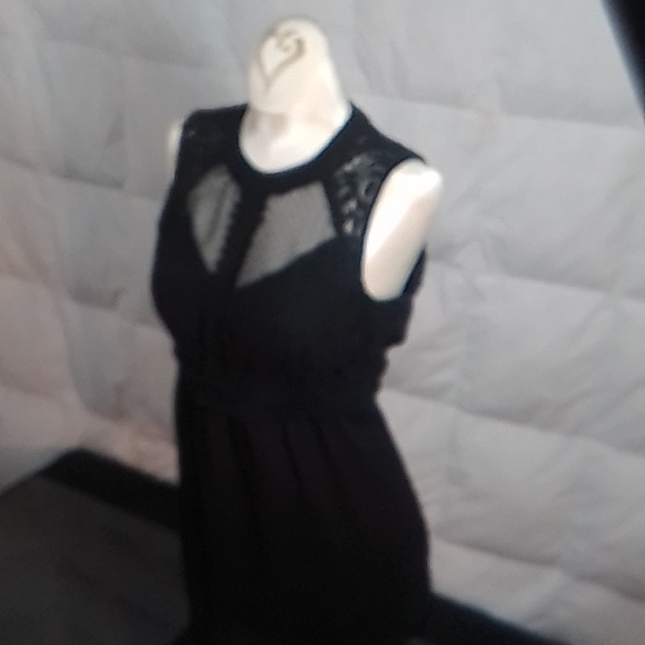 Black backless & sleeveless dress - Picture 3 of 5